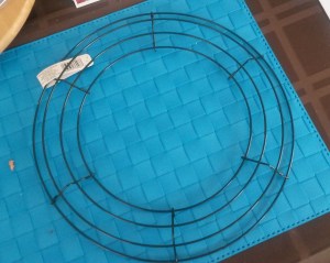 Wreath wire ©MrsEnginerd