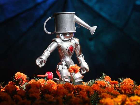 montreal-que-may-3-2016-a-small-robot-drops-a-maracas